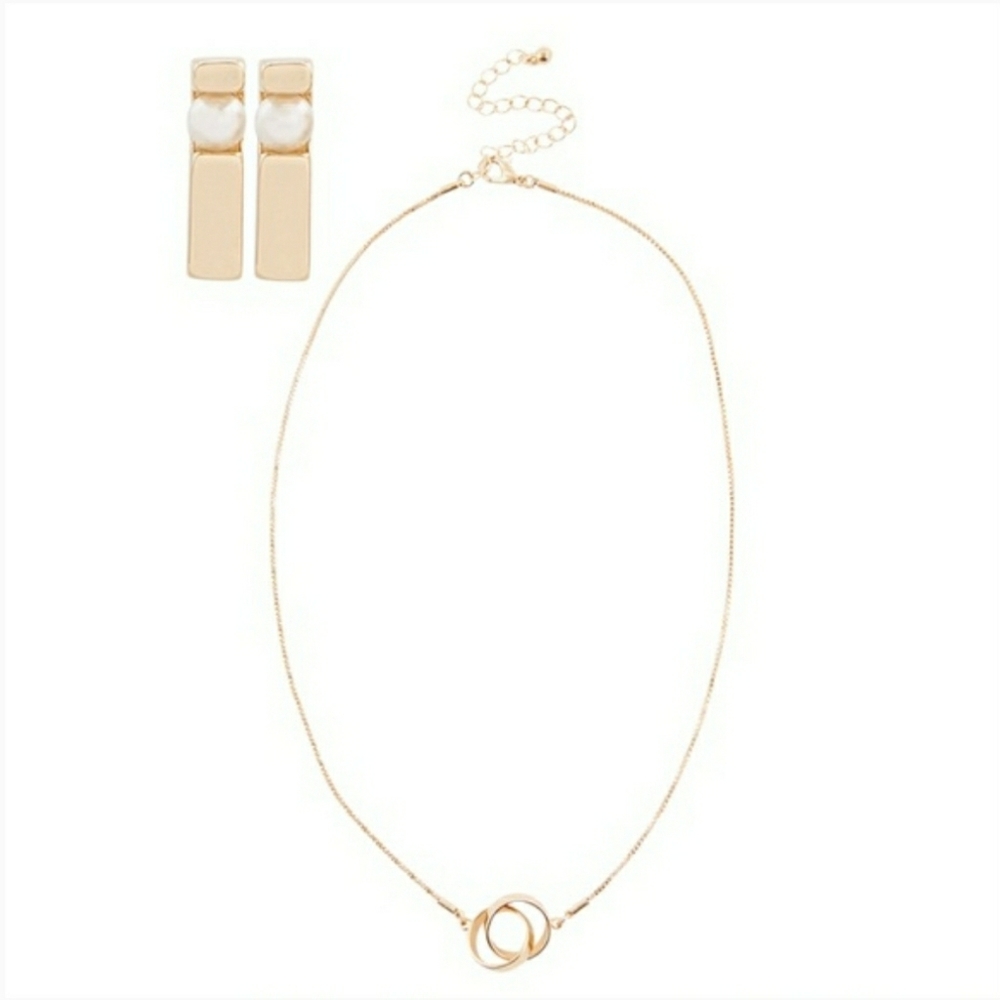 🪁2/$40 2bandits pearl studs & 2 circle necklace